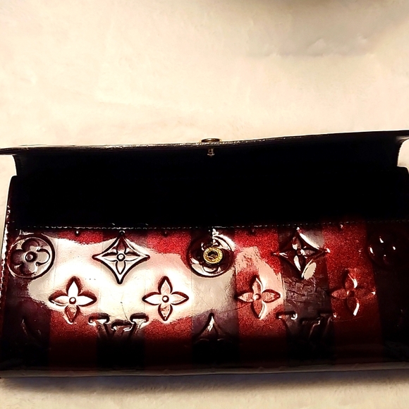 Louis Vuitton Vernis Wallet - Picture 5 of 9